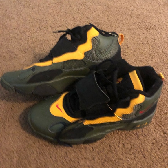 Deon Sanders Nike’s - Picture 3 of 4